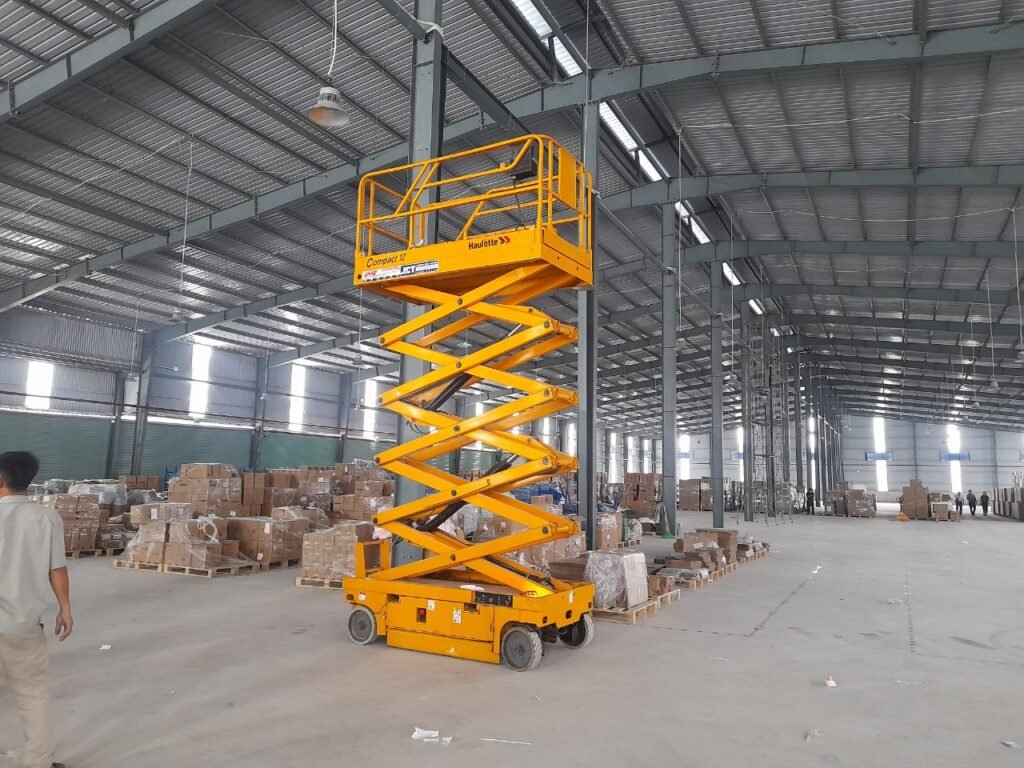 Xe nâng người cắt kéo 10m