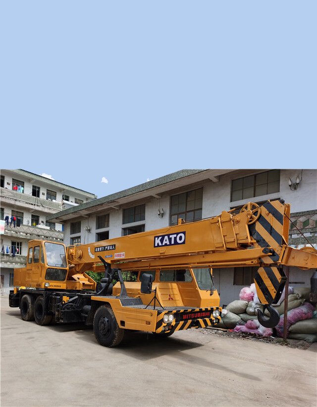 Xe cẩu bánh lốp 25 tấn – Cẩu Kato