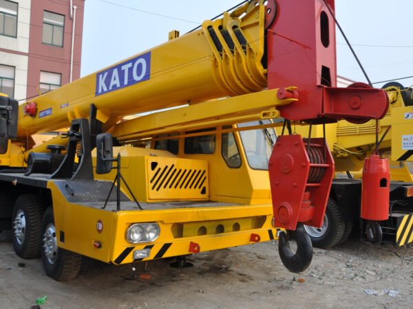 Xe cẩu bánh lốp 50 tấn – Cẩu kato