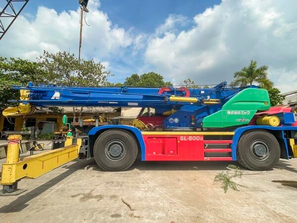 Xe cẩu bánh lốp 50 tấn – Kato SL 600