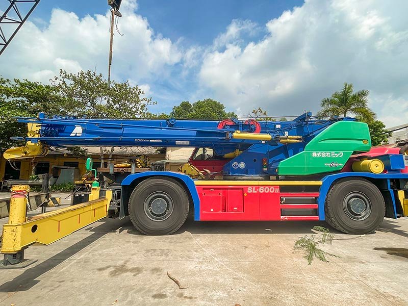 Xe cẩu bánh lốp 50 tấn – Kato SL 600
