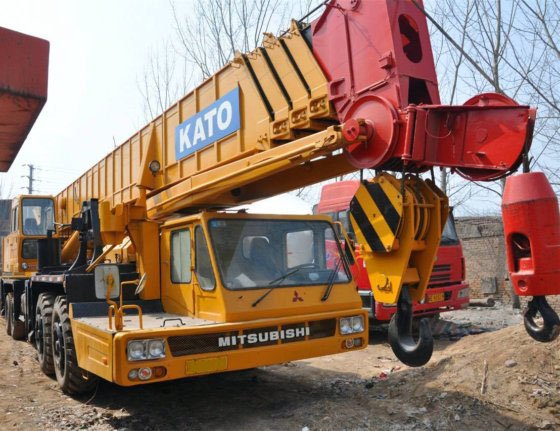Xe cẩu bánh lốp 70 tấn – Cẩu Kato