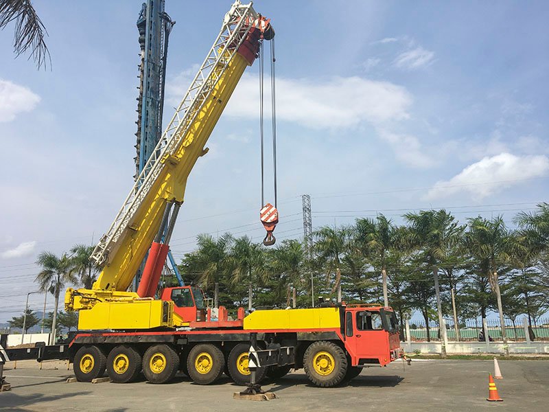 Xe cẩu bánh lốp 160 tấn – Liebherr