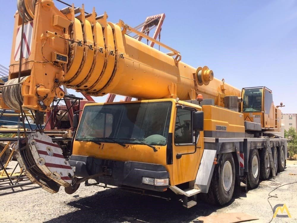 Xe cẩu bánh lốp 200 tấn