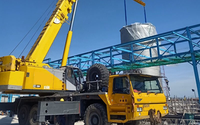 Dịch vụ cho thuê xe cẩu tại Quảng Ngãi – Xe cẩu bánh lốp, bánh xích