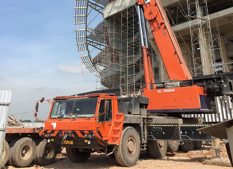 Xe cẩu bánh lốp 250 tấn