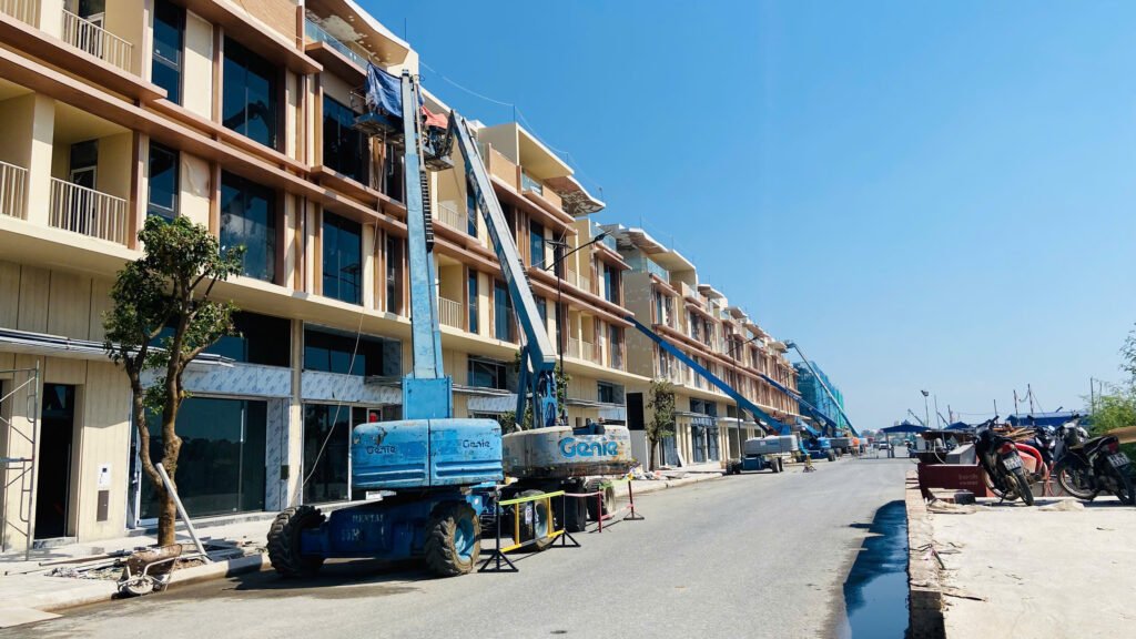 Hướng Dẫn Vận Hành Xe Nâng Hàng Và Xe Nâng Người An Toàn, Đúng Kỹ Thuật từ A–Z