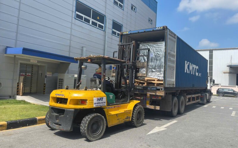 Thuê Xe Nâng Tại Hồ Chí Minh: Giải Pháp Tối Ưu Cho Doanh Nghiệp