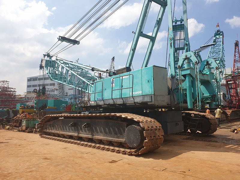 Xe cẩu bánh xích 250 tấn