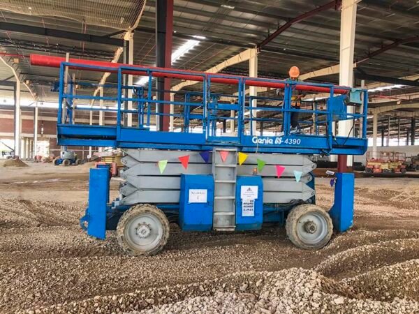 Xe nâng người cắt kéo 15m