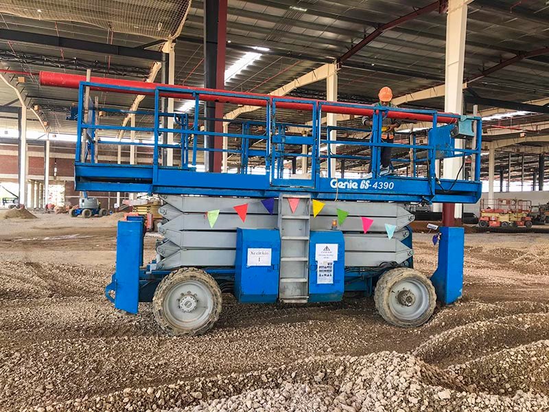 Xe nâng người cắt kéo 15m